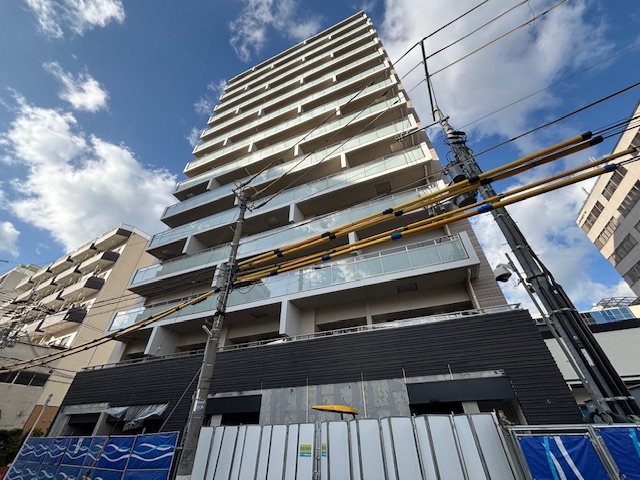 Osaka Metro御堂筋線 江坂駅 徒歩4分 14階建 築2年の外観写真