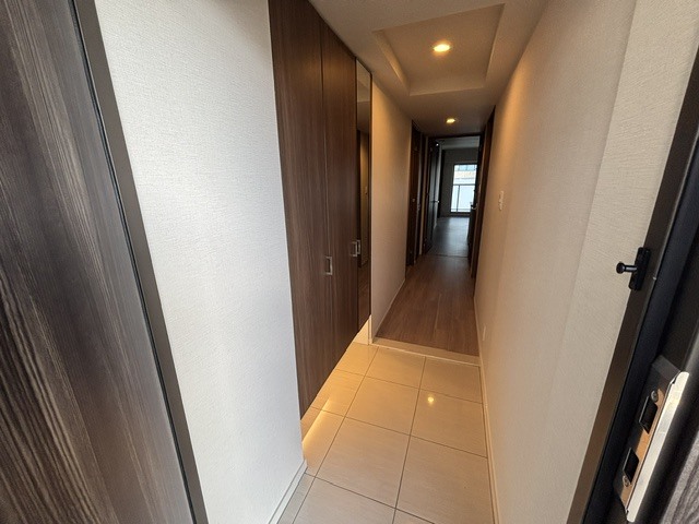 箕面市 10階建 築3年の玄関写真
