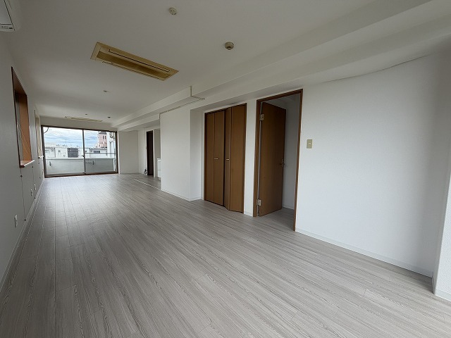 稲葉荘マンションの居間写真