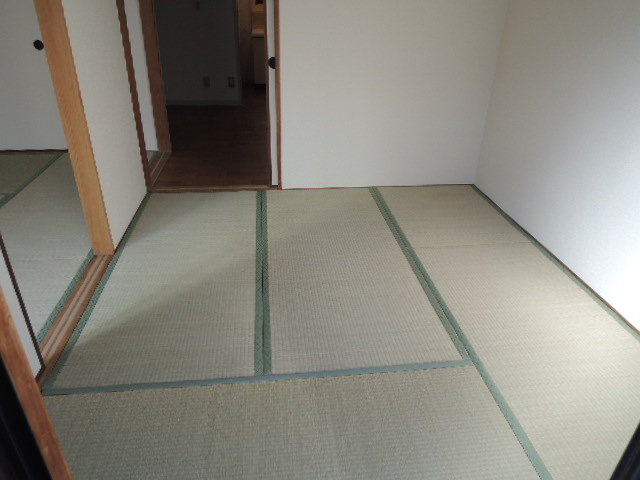 エメラルド立花PART2の居間写真