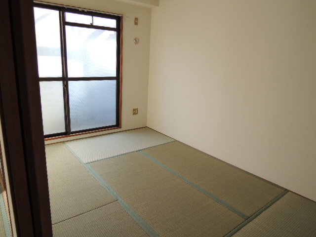 エメラルド立花PART2の居間写真