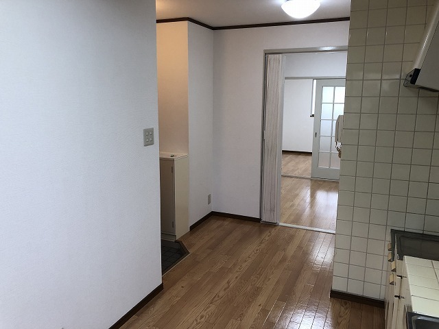 ハイツアルペン杭瀬の居間写真