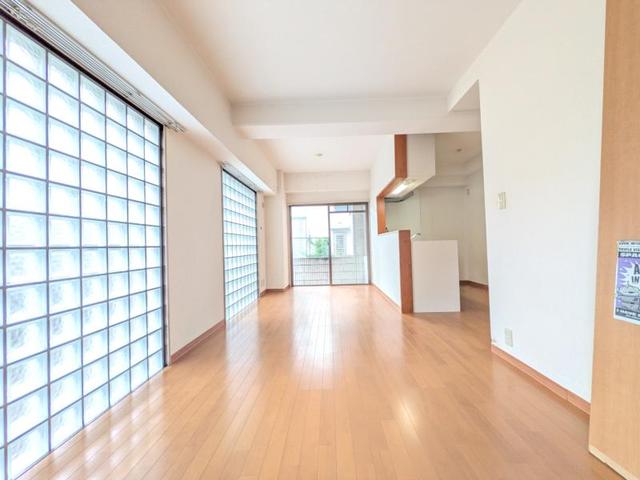パストラル池田の居間写真
