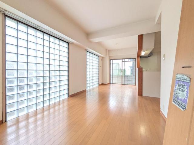 パストラル池田の居間写真