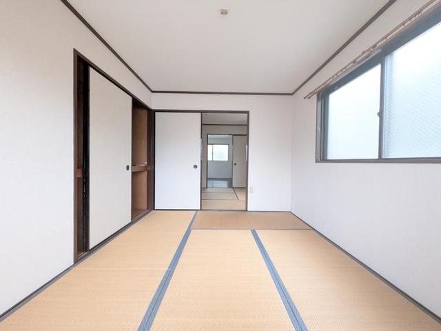 赤田マンションの居間写真
