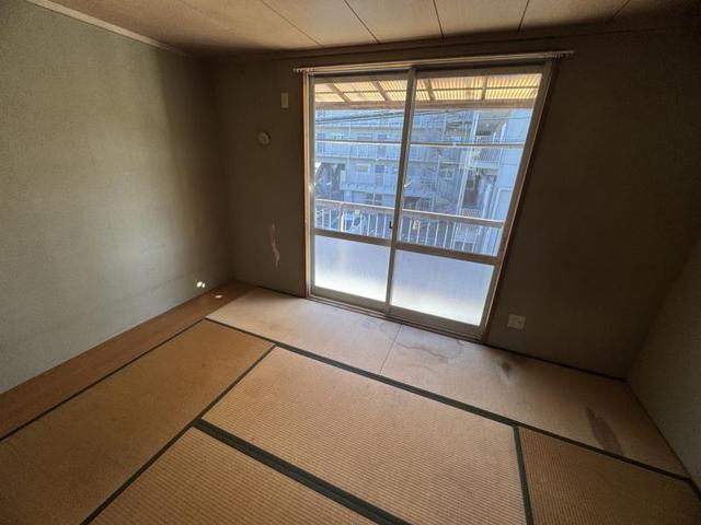 国松ハイツ2号館の居間写真