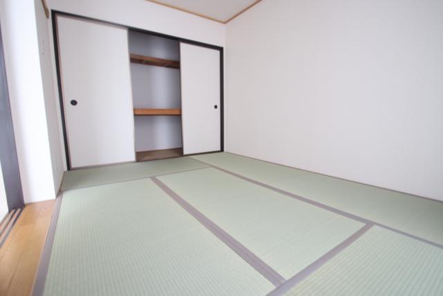 トリヴァンベール南吹田の居間写真