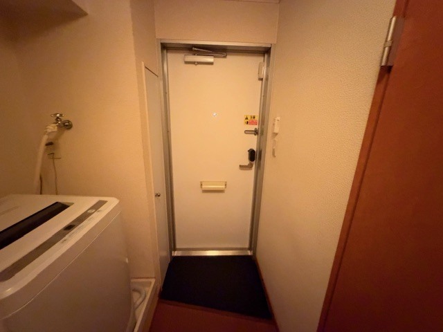 レオパレスみかけの玄関写真