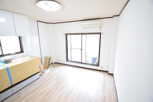 JR東海道・山陽本線 六甲道駅 徒歩4分 3階建 築36年の居間写真