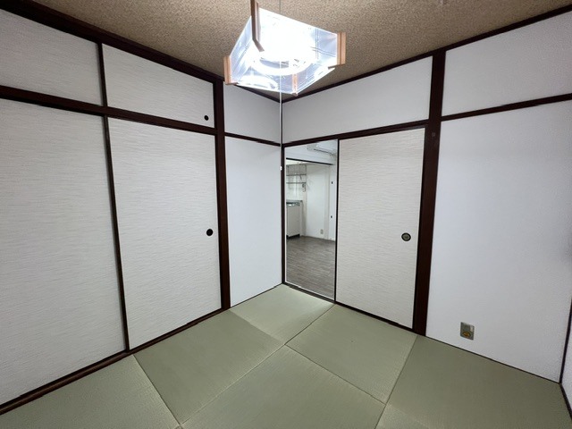 JR東海道・山陽本線 六甲道駅 徒歩9分 5階建 築56年の寝室写真
