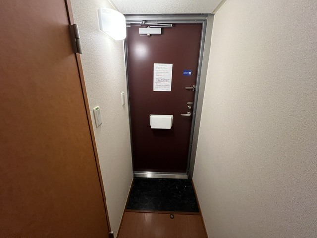 レオパレス新在家の玄関写真