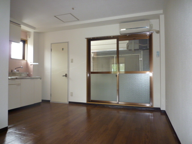 阪神本線 新在家駅 徒歩5分 4階建 築31年の居間写真