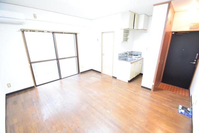 阪急神戸本線 六甲駅 徒歩8分 4階建 築42年の居間写真