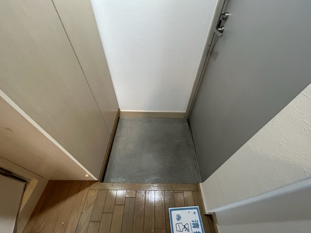阪急神戸本線 六甲駅 徒歩10分 3階建 築33年の玄関写真