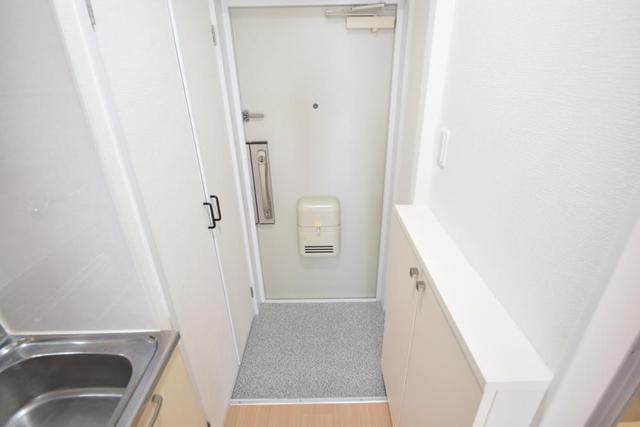 JR東海道・山陽本線 六甲道駅 徒歩8分 3階建 築42年の玄関写真