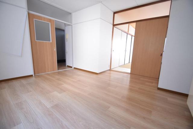 湊川第2マンションの居間写真