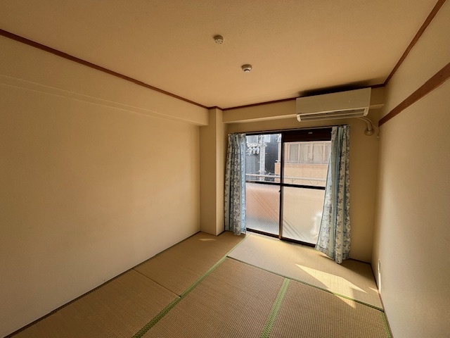 阪急神戸本線 王子公園駅 徒歩4分 4階建 築40年の居間写真