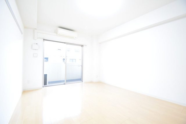 JR東海道・山陽本線 六甲道駅 徒歩14分 6階建 築18年の居間写真