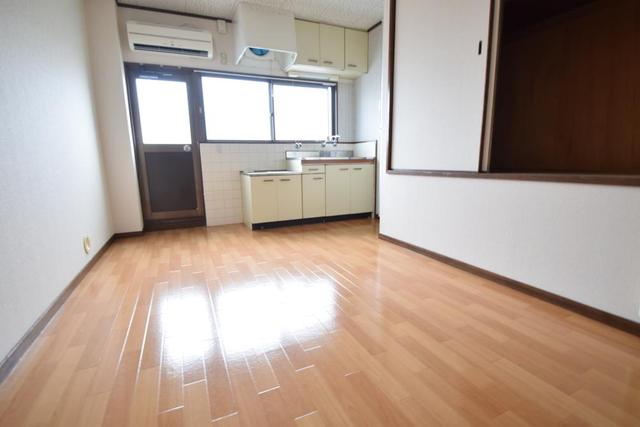 第一玉田マンションの居間写真