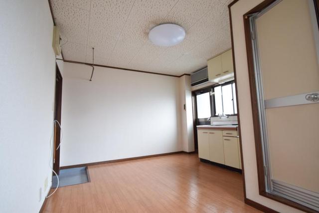 第一玉田マンションの居間写真