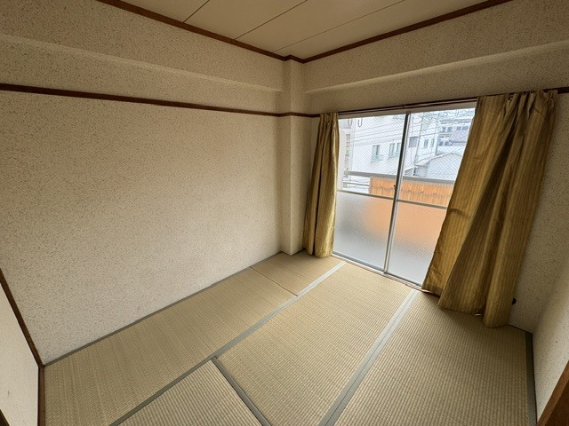 東嶋岸地マンションの居間写真