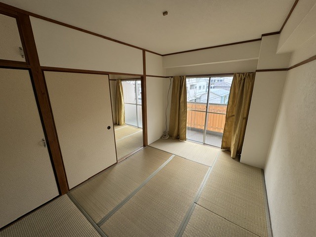 東嶋岸地マンションの居間写真