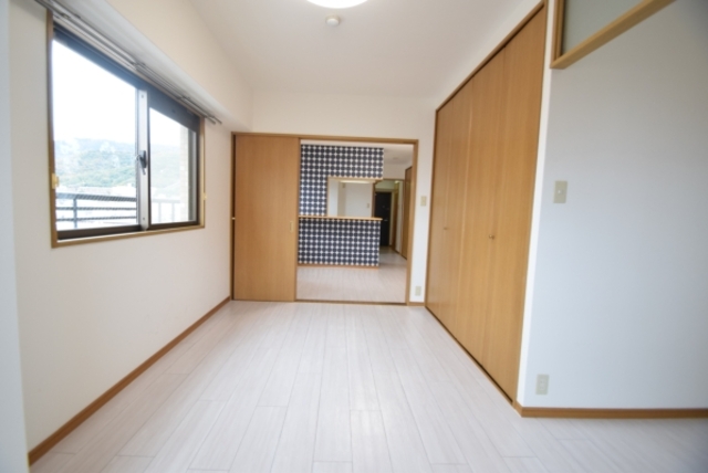 JR東海道・山陽本線 摂津本山駅 徒歩2分 10階建 築27年の居間写真
