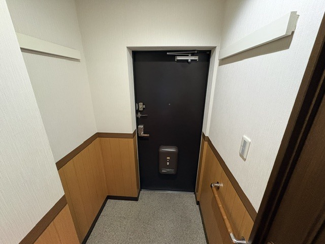 JR東海道・山陽本線 甲南山手駅 徒歩7分 5階建 築30年の玄関写真