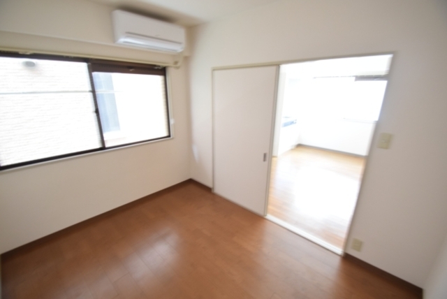 秋田マンションの居間写真