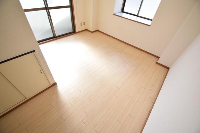 パラッツオ西岡本の居間写真