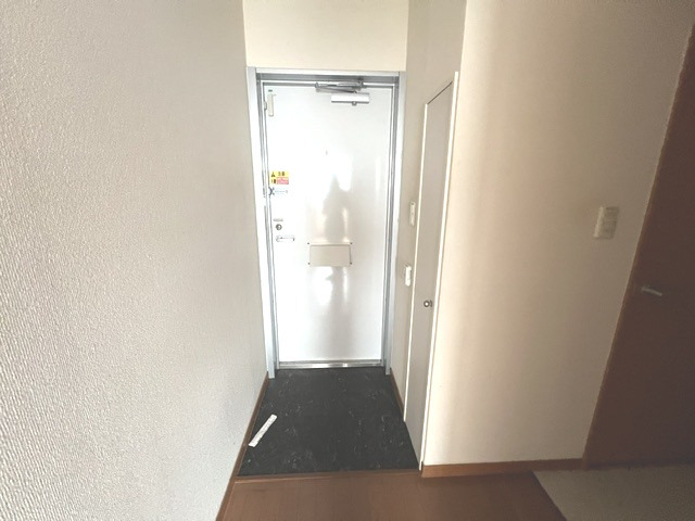 レオパレスNorth六甲の玄関写真