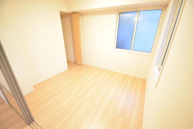 シャルマン本山の居間写真