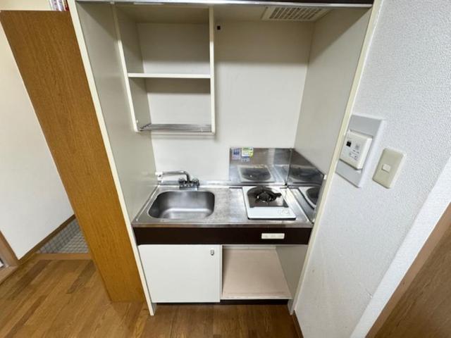 JR東海道・山陽本線 六甲道駅 徒歩16分 4階建 築31年のキッチン写真