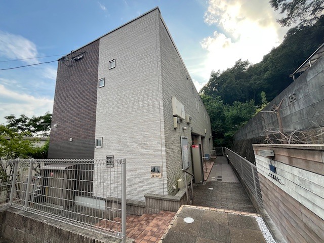 阪急神戸本線 岡本駅 徒歩8分 2階建 築9年の外観写真