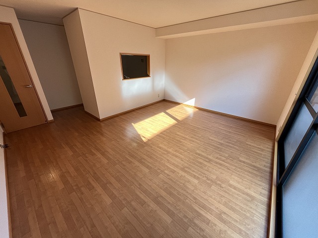 セジュールならやま2の居間写真