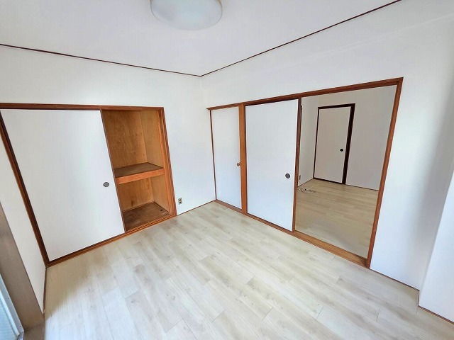 荒木マンションの居間写真