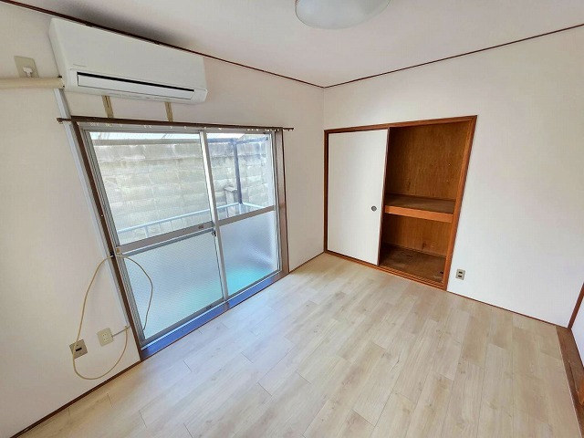 荒木マンションの居間写真