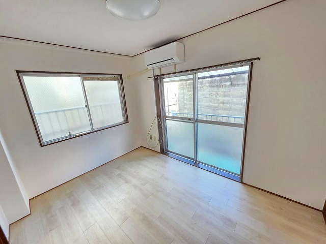荒木マンションの居間写真