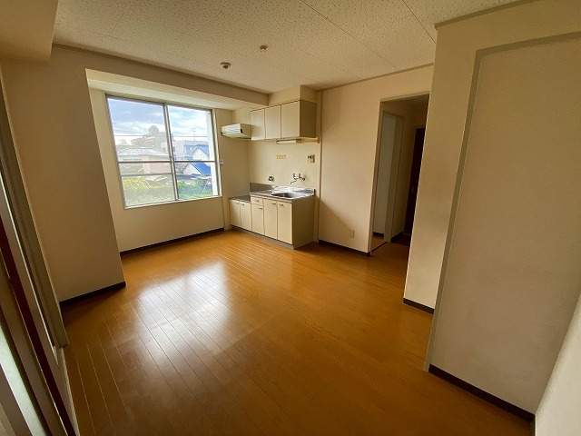 シャトー西村の居間写真