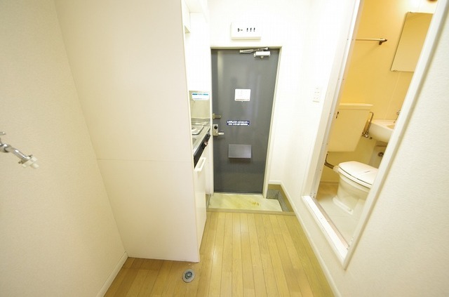 近鉄奈良線 瓢箪山駅 徒歩12分 2階建 築37年の玄関写真