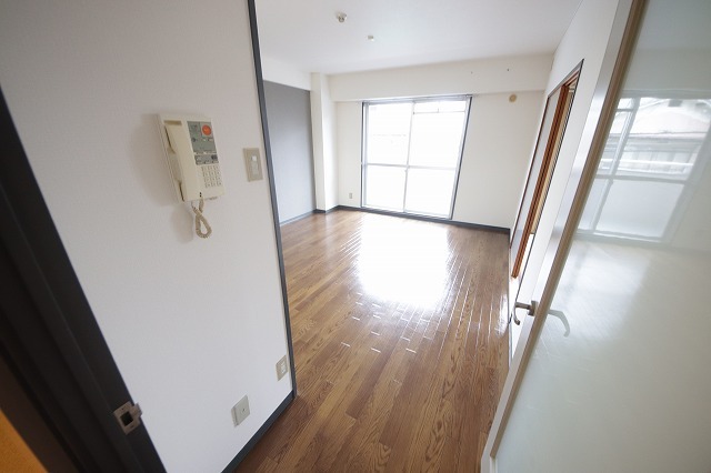 メゾン新石切1番館の居間写真