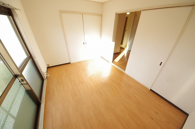 花園ニューライフマンションの居間写真