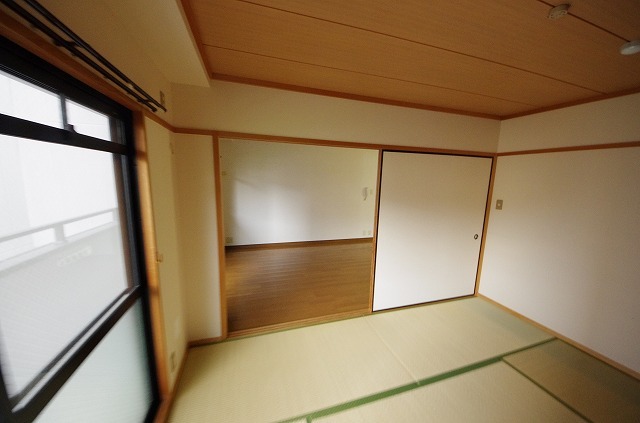 ハピネス2000の居間写真