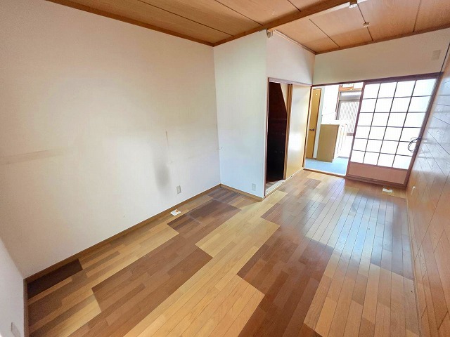 近鉄奈良線 枚岡駅 徒歩8分 2階建 築77年の居間写真