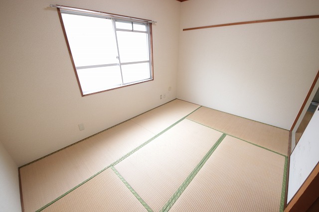 旭ハイツの居間写真