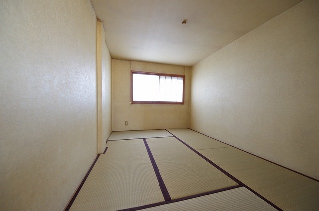 川上マンション南棟の居間写真
