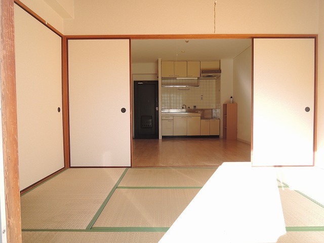 サンハイツ昭和町の居間写真