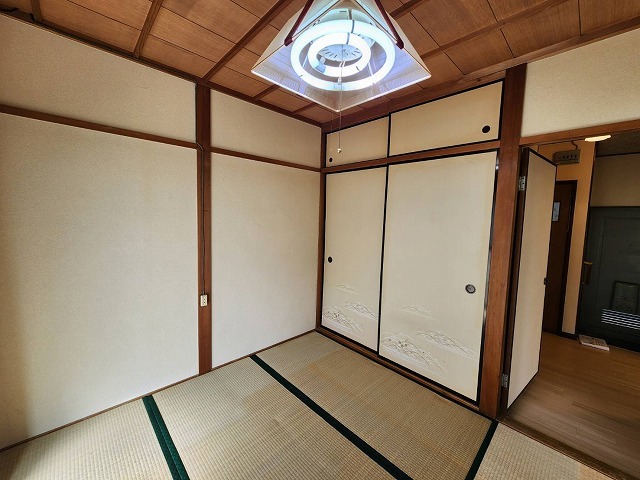 秀栄マンションの居間写真