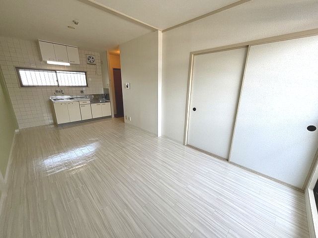 岩崎ハイツP-1の居間写真