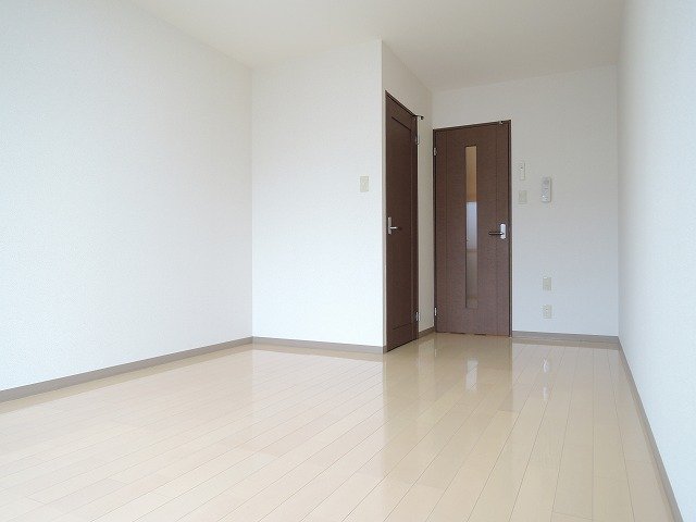エトワール喜里川の居間写真
